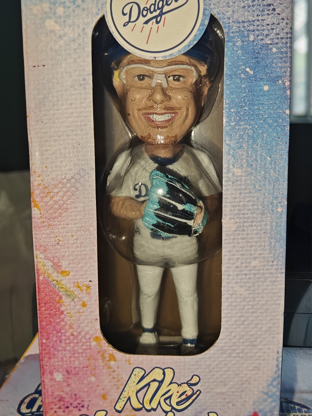 Los Angeles Dodgers Kike Hernández Pitching Bobblehead  - White & Teal Glove